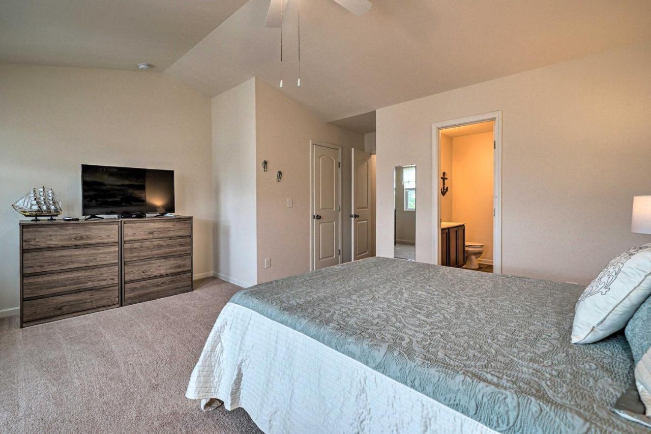 Modern Coastal Condo With Patio 1 Mi To Beaches! Carolina Beach Extérieur photo