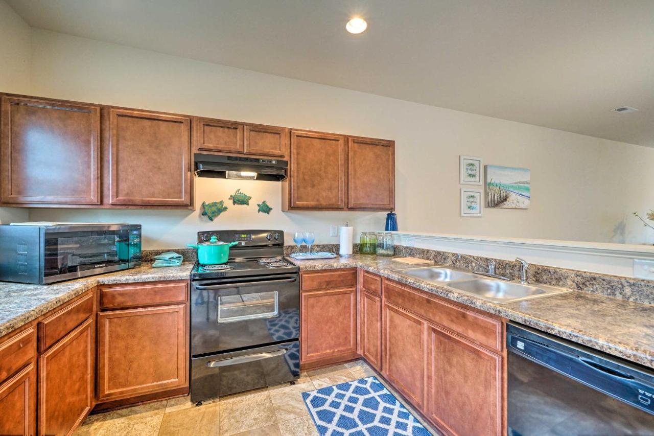 Modern Coastal Condo With Patio 1 Mi To Beaches! Carolina Beach Extérieur photo