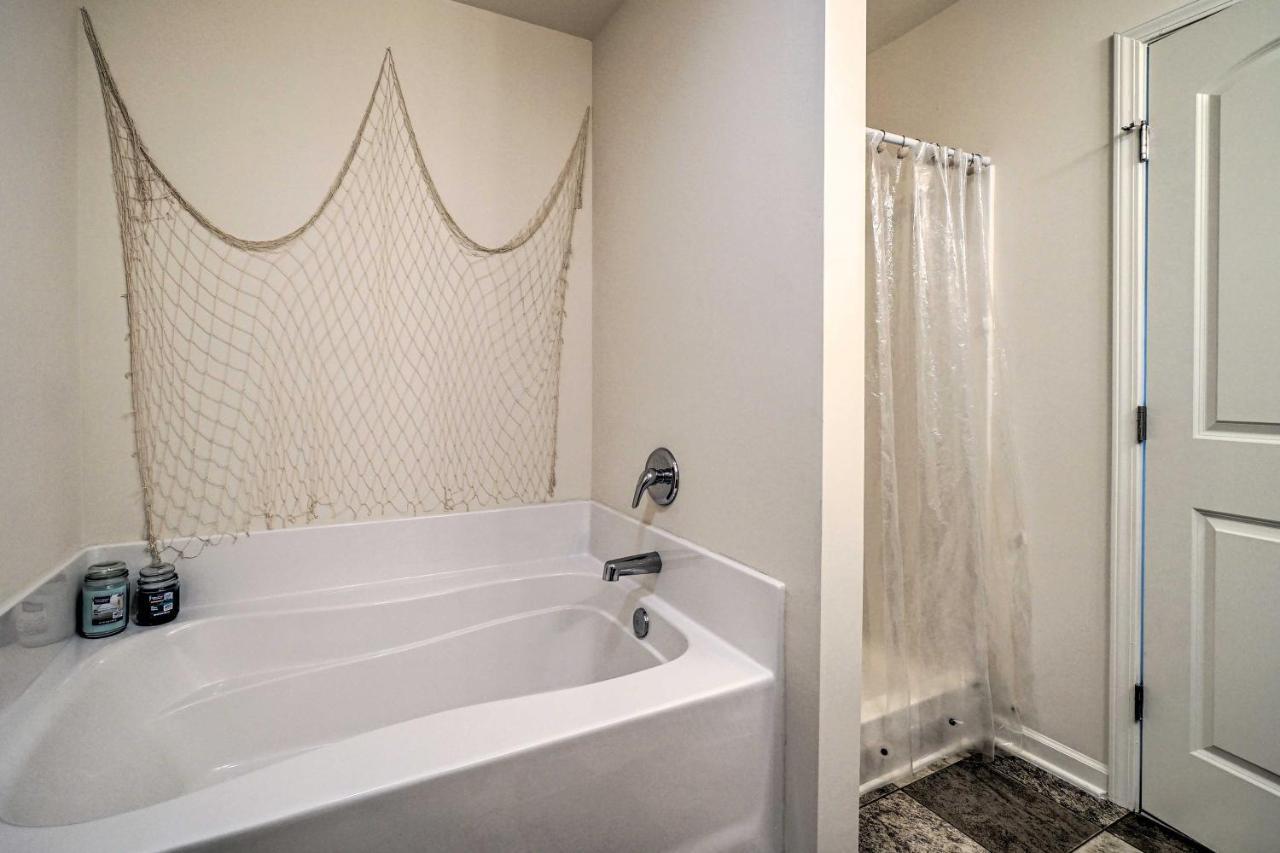 Modern Coastal Condo With Patio 1 Mi To Beaches! Carolina Beach Extérieur photo